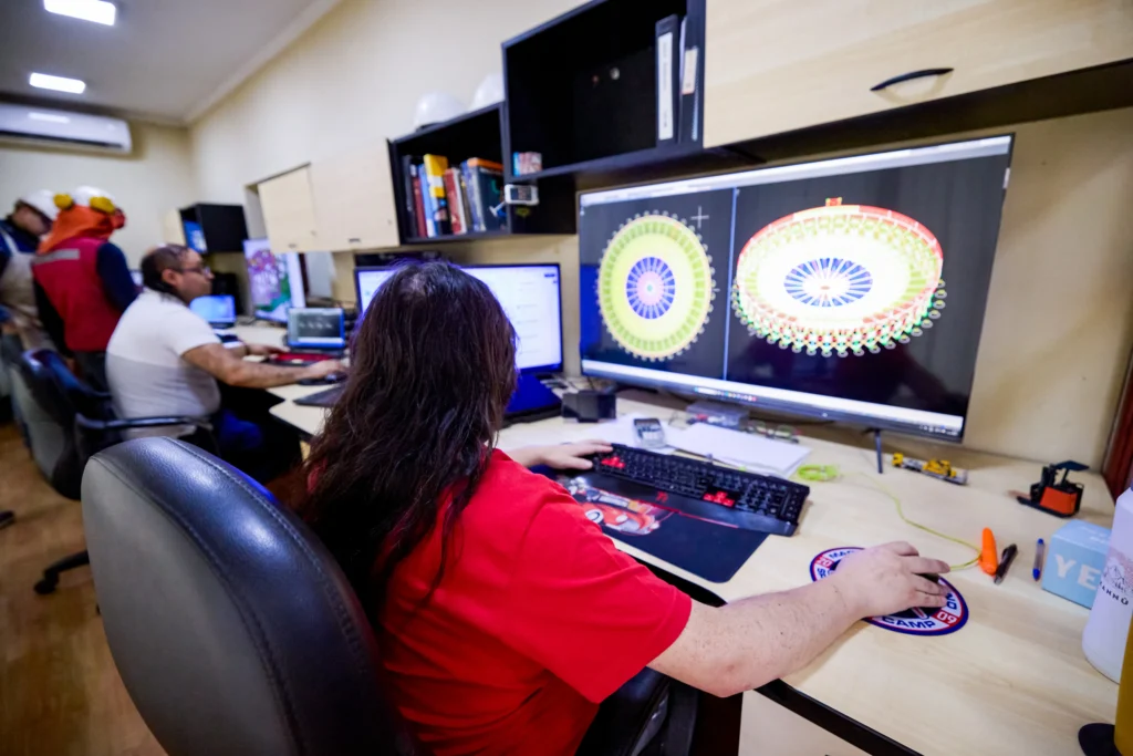 Ingeniería de Detalle y Conexiones: